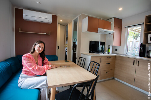 Ces étudiants contraints de loger au camping.